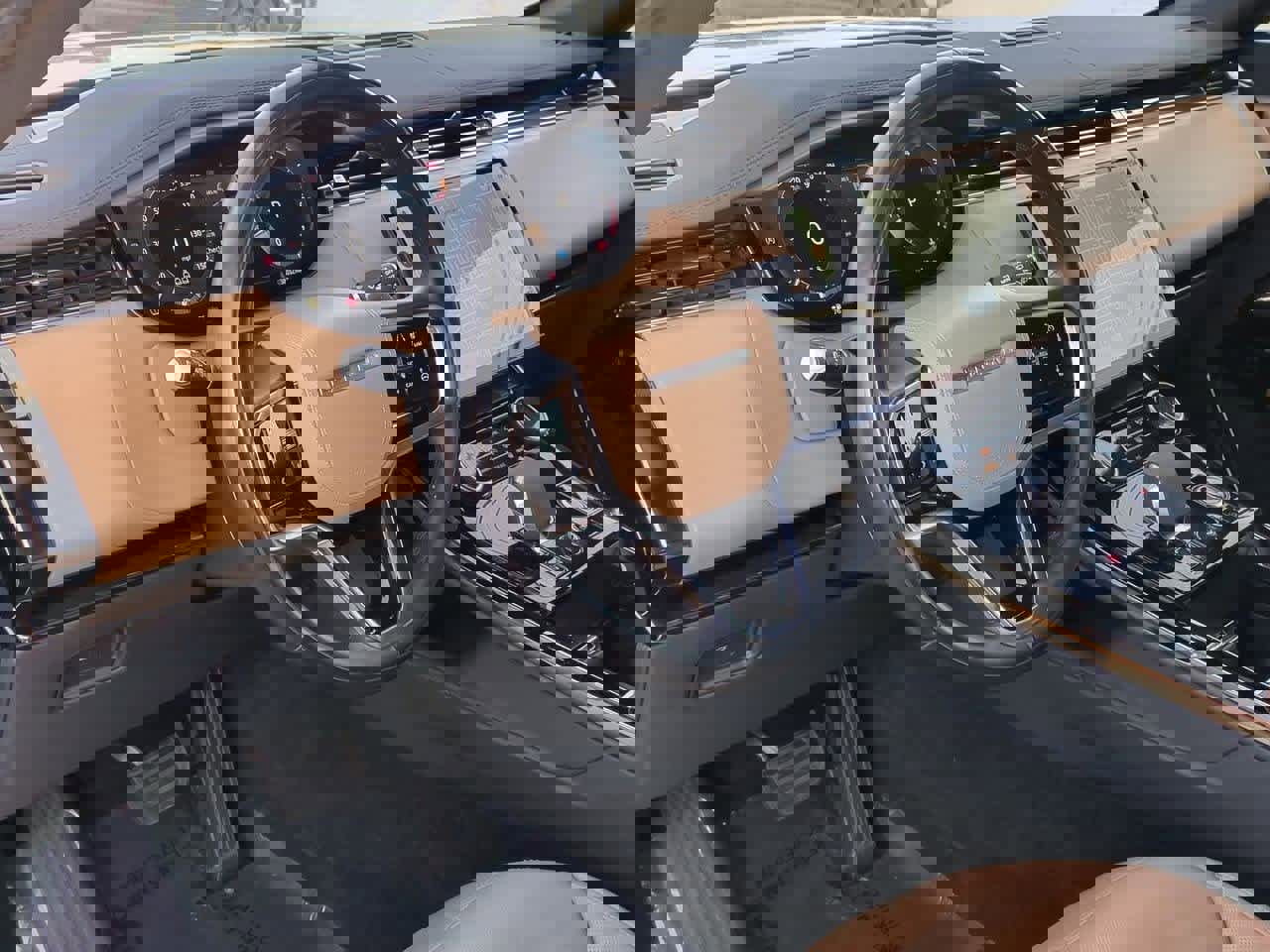 Used 2023 Land Rover Range Rover Sport SE image 2