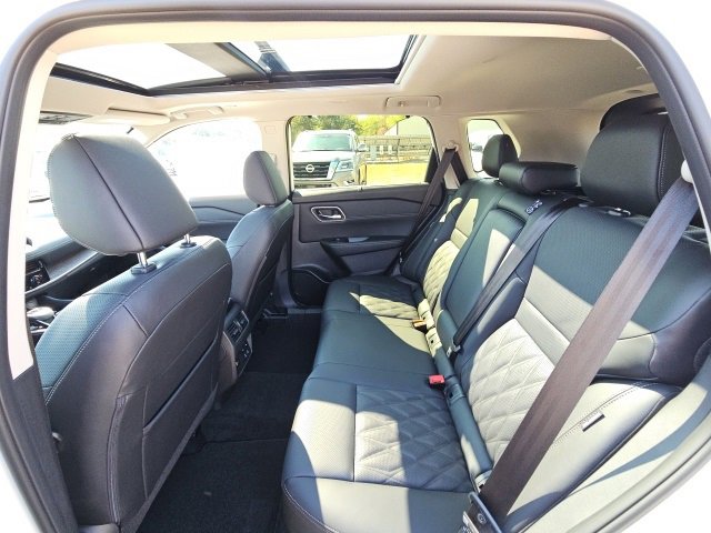 New 2026 Nissan Rogue Platinum image 28