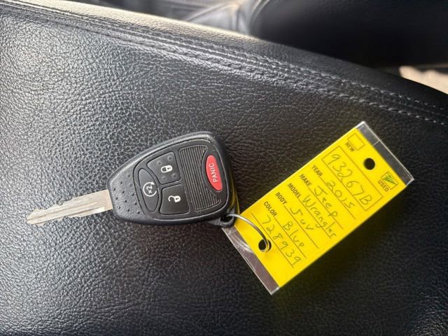 Used 2015 Jeep Wrangler Unlimited Sahara AWD/4WD image 9