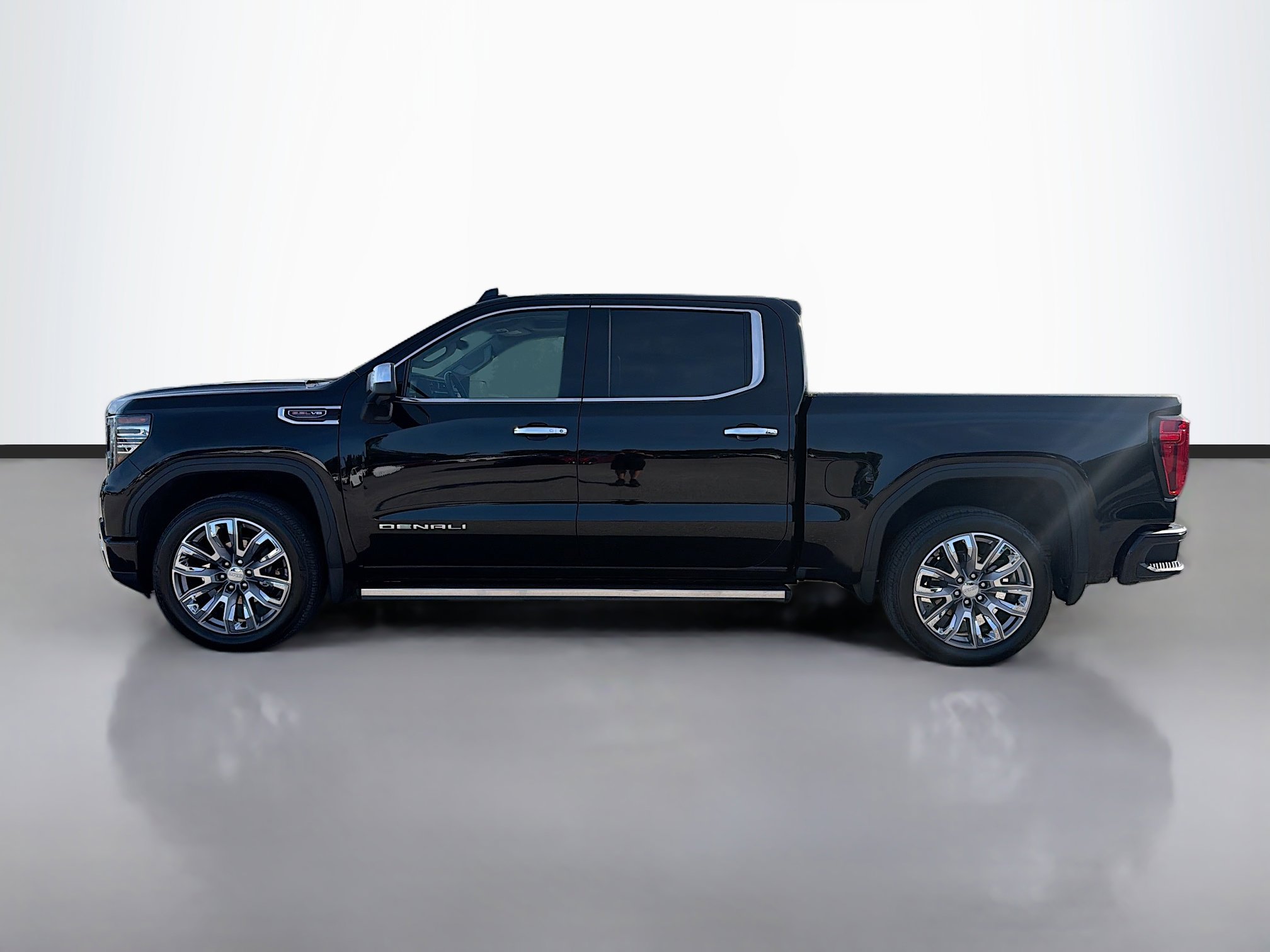 Used 2024 GMC Sierra 1500 Denali w/ Denali Reserve Package AWD/4WD image 2