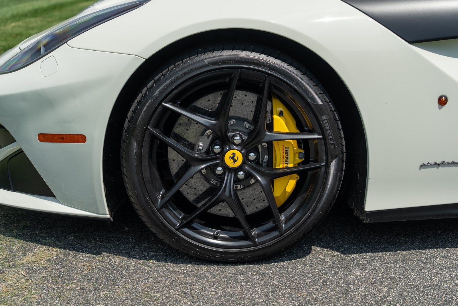 Used 2017 Ferrari F12 Berlinetta RWD image 9