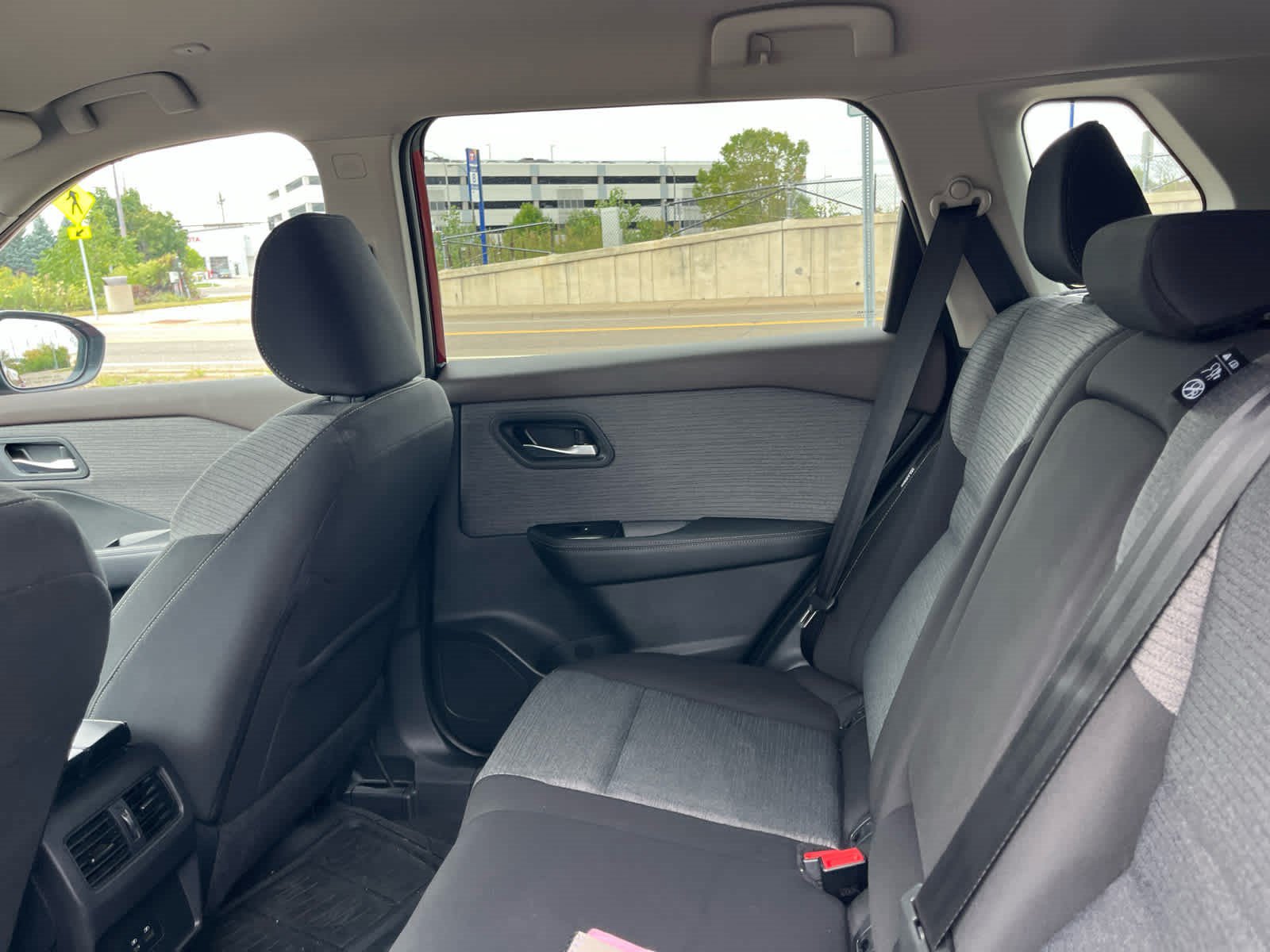 Used 2023 Nissan Rogue SV AWD/4WD image 8