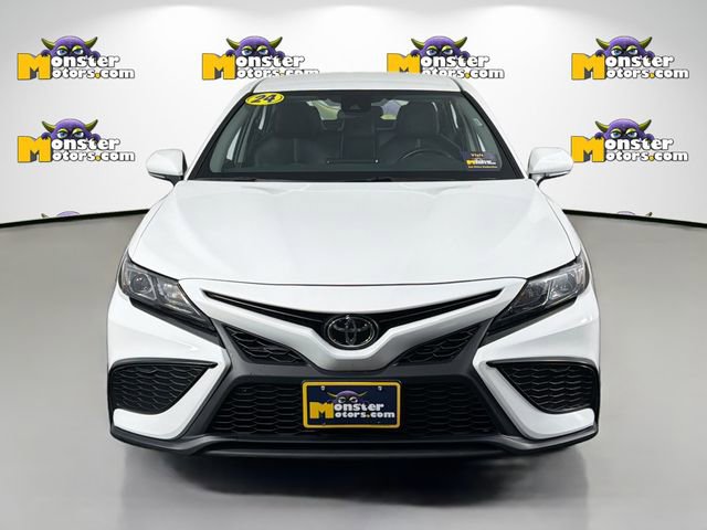 Used 2024 Toyota Camry SE FWD image 2