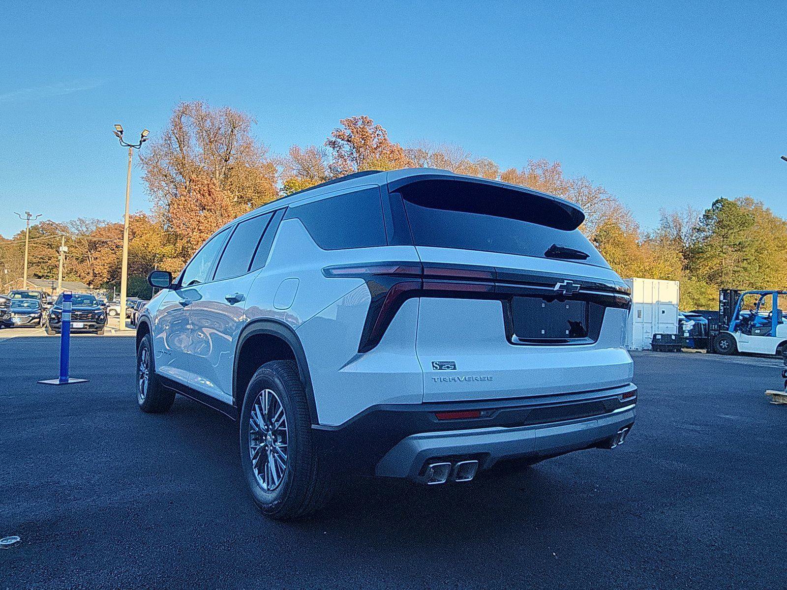 New 2026 Chevrolet Traverse LT w/ LPO, Floor Liner Package image 3