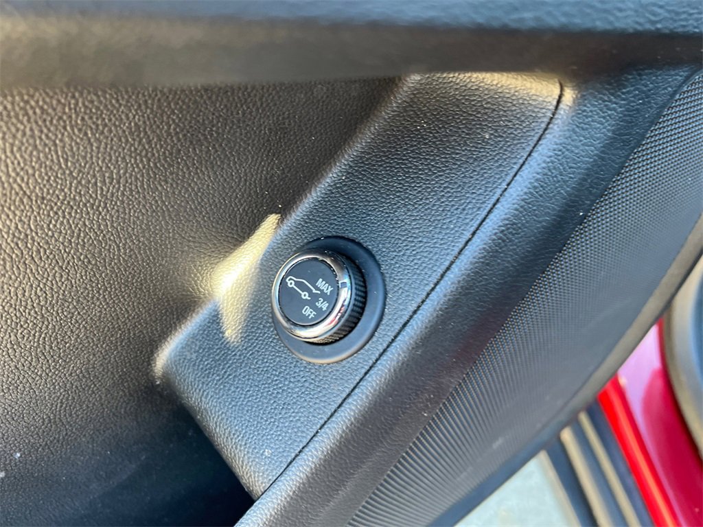 Used 2023 Chevrolet Traverse LT w/ Midnight/Sport Edition image 14