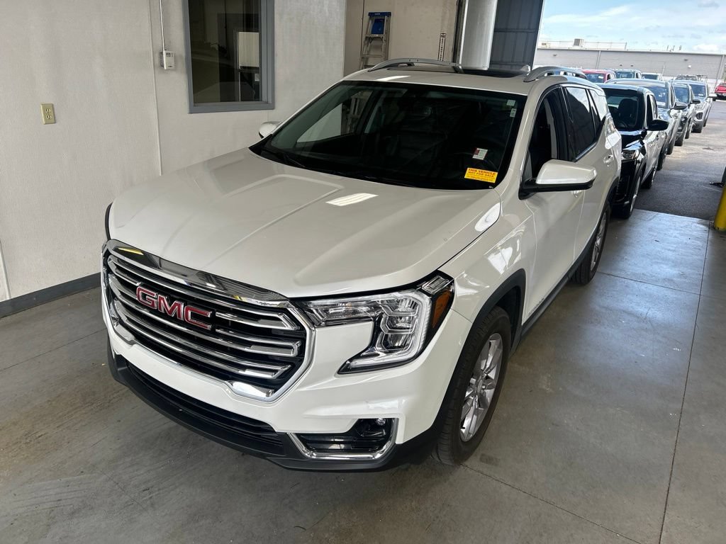 Used 2023 GMC Terrain SLT AWD/4WD image 2