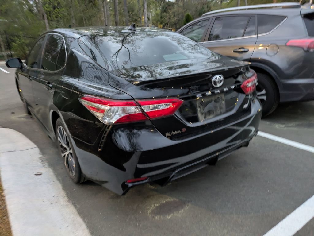 Certified 2020 Toyota Camry SE image 5