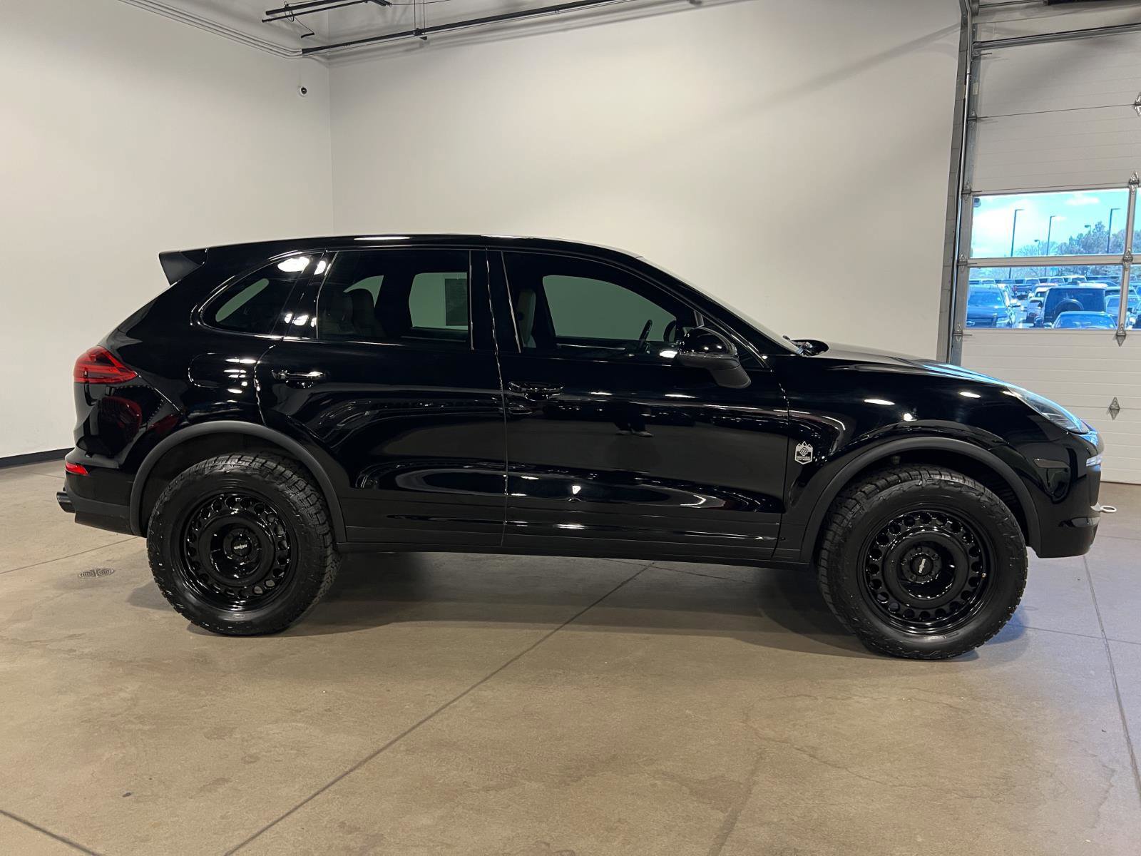Used 2016 Porsche Cayenne S AWD/4WD image 2