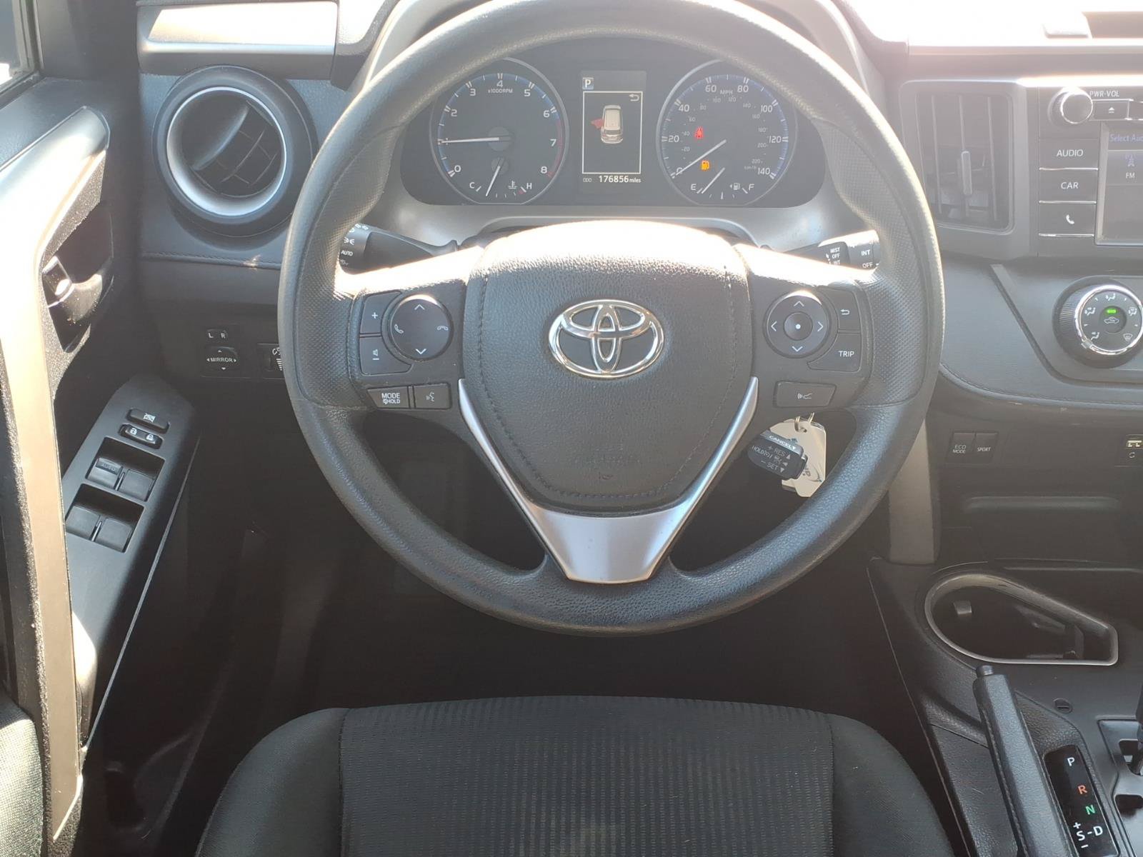 Used 2017 Toyota RAV4 LE FWD image 5