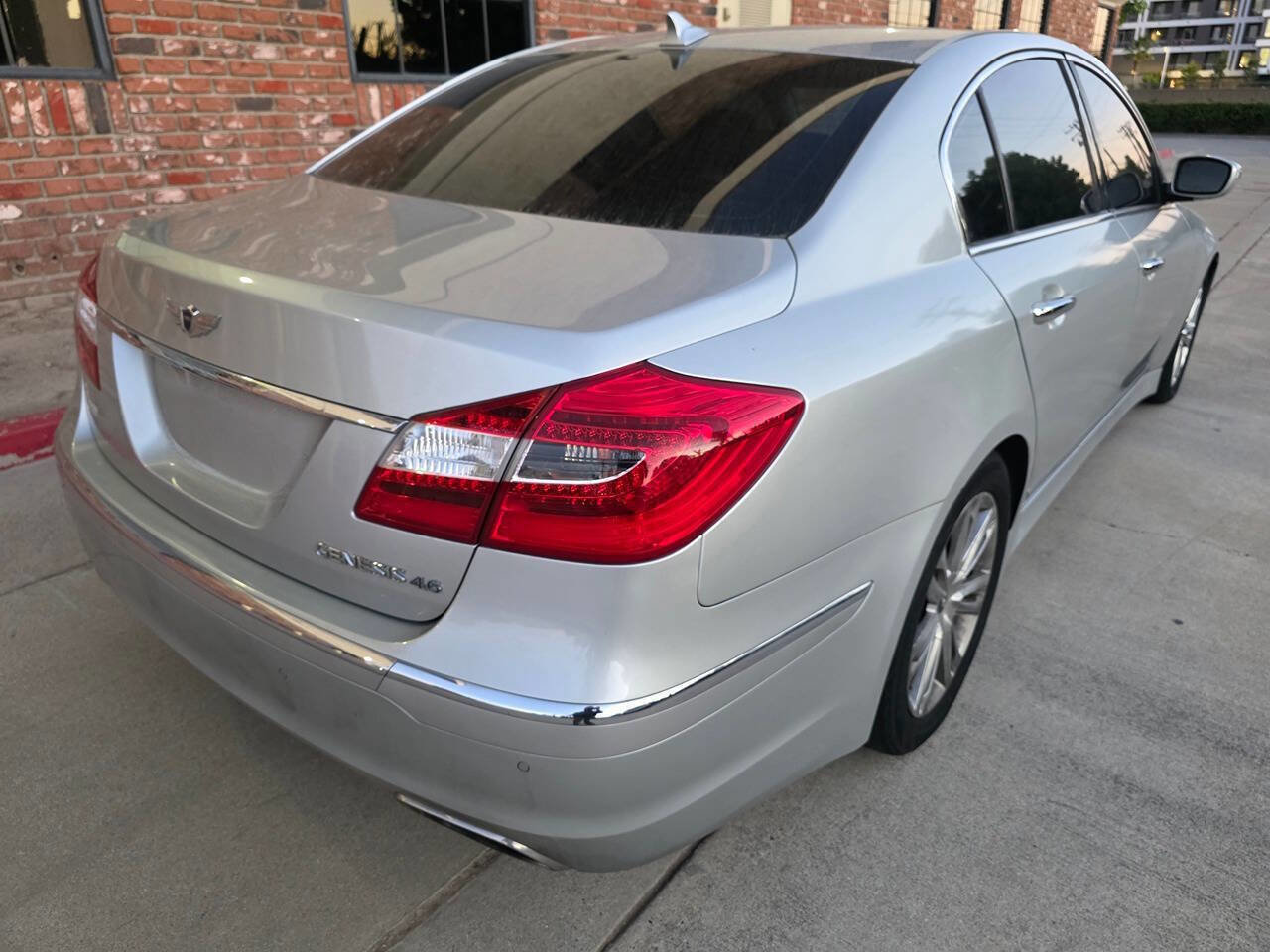 Used 2012 Hyundai Genesis 4.6 image 6