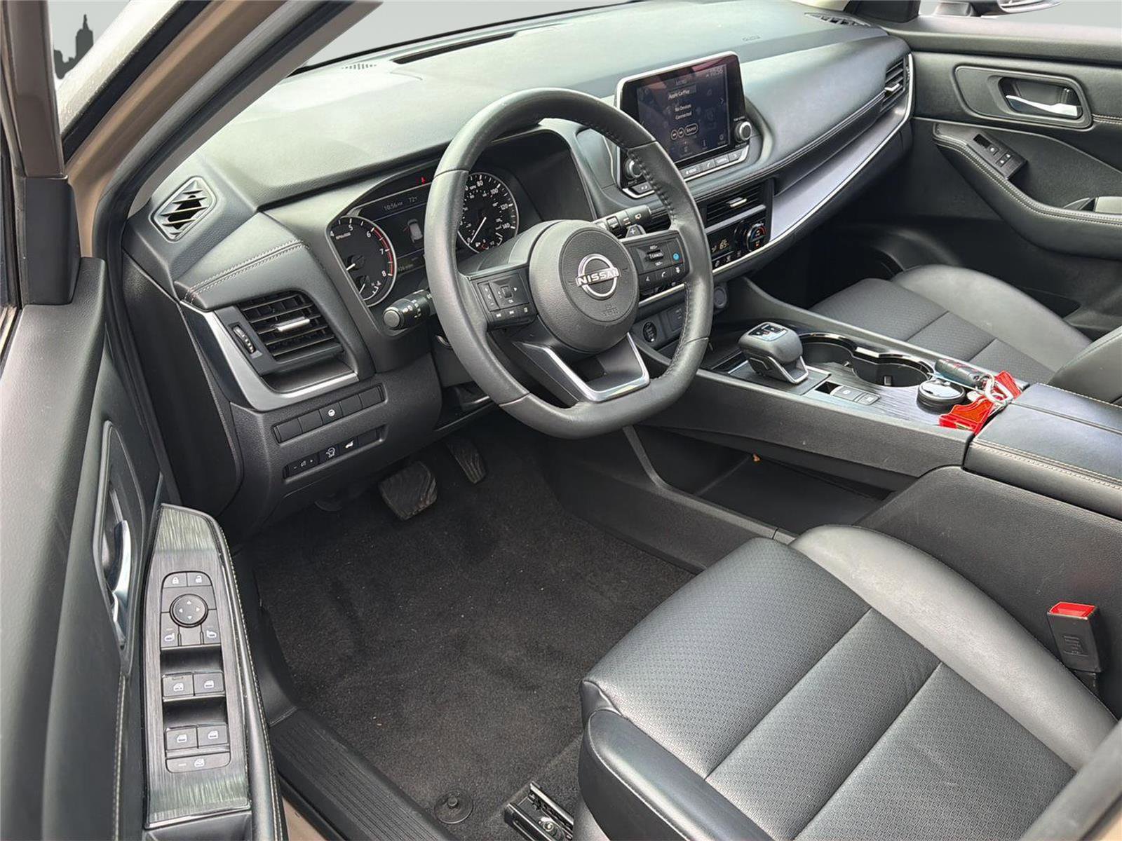 Used 2024 Nissan Rogue SV w/ SV Premium Package image 9