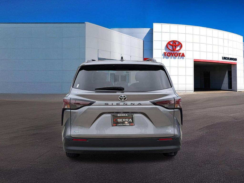 Used 2026 Toyota Sienna XLE FWD image 12