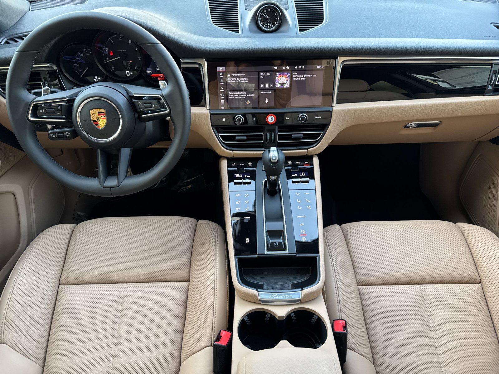 Certified 2026 Porsche Macan AWD/4WD image 6