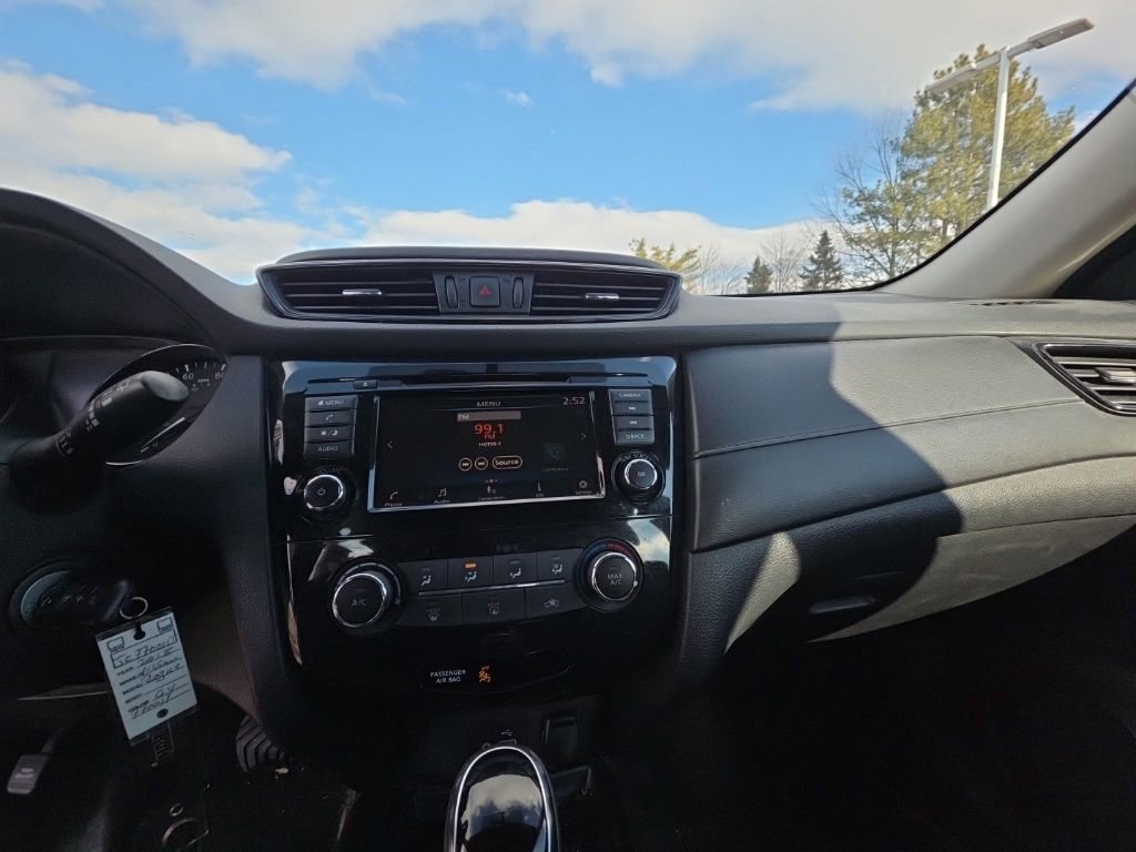 Used 2018 Nissan Rogue S image 15