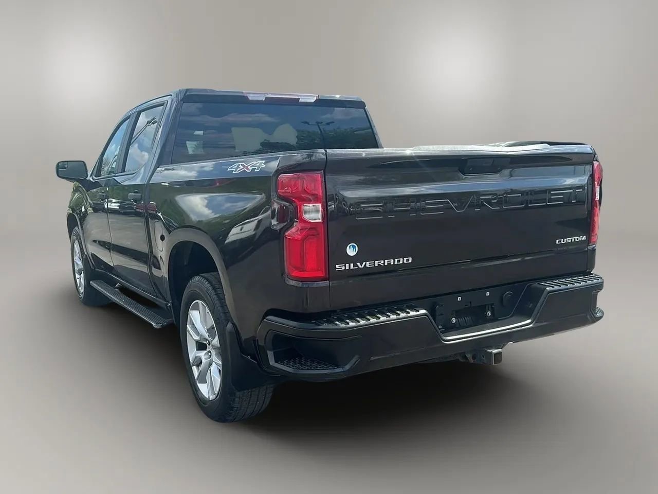 Used 2019 Chevrolet Silverado 1500 Custom w/ Custom Value Package AWD/4WD image 4