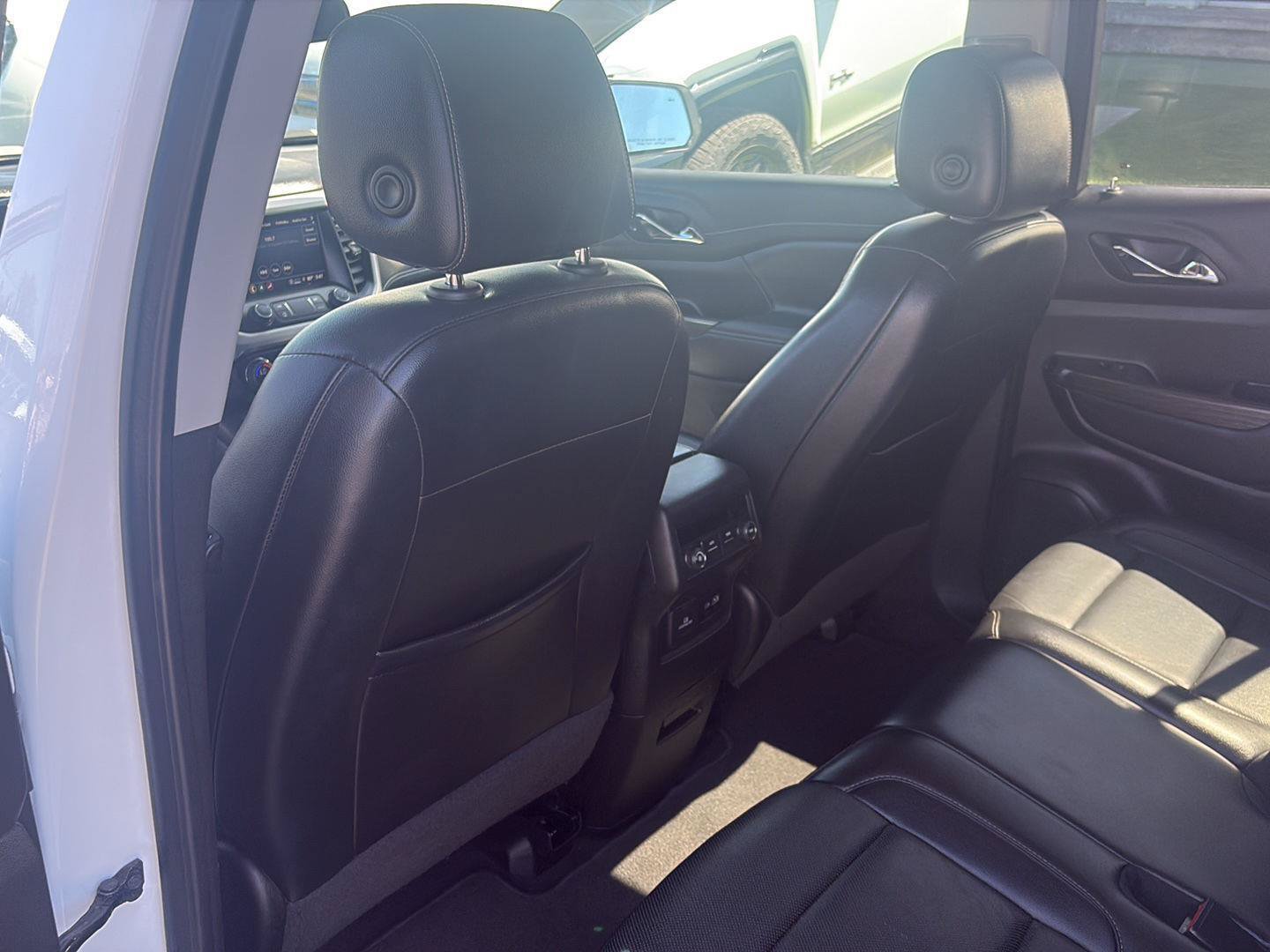 Used 2023 GMC Acadia SLT AWD/4WD image 26
