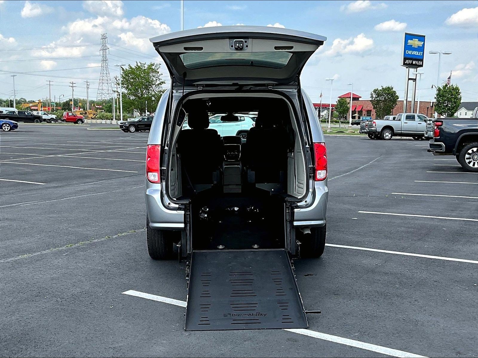 Used 2020 Dodge Grand Caravan SXT FWD image 37