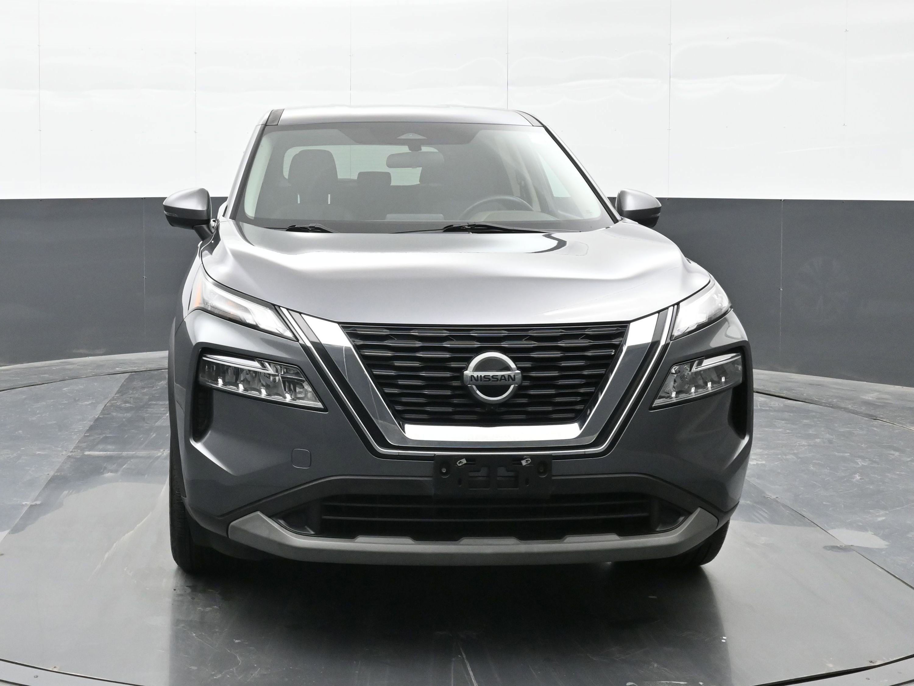 Used 2021 Nissan Rogue SV image 3