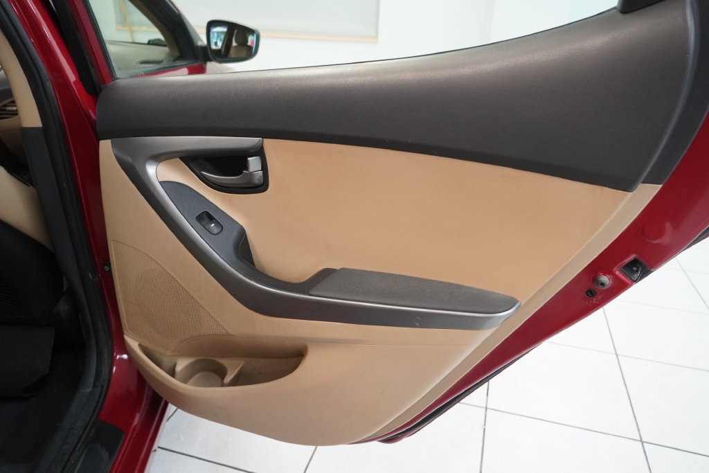 Used 2013 Hyundai Elantra GLS FWD image 28