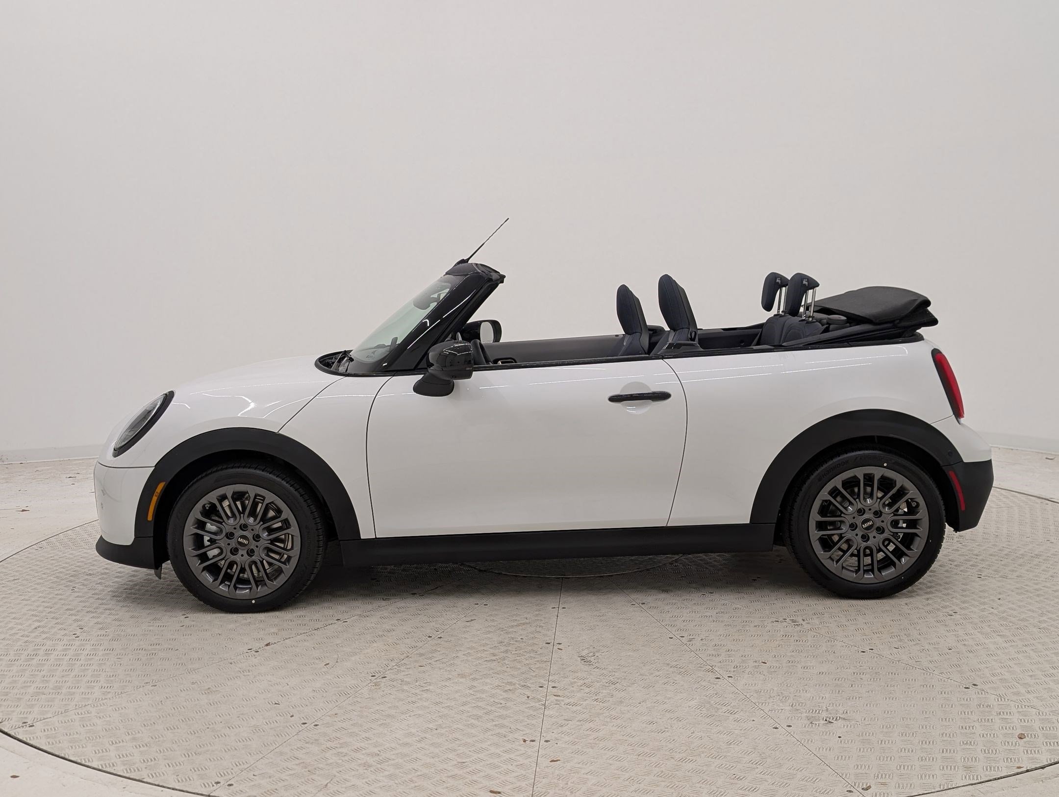 New 2026 MINI Cooper S image 2