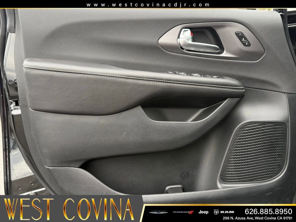 New 2026 Chrysler Pacifica Select FWD image 15