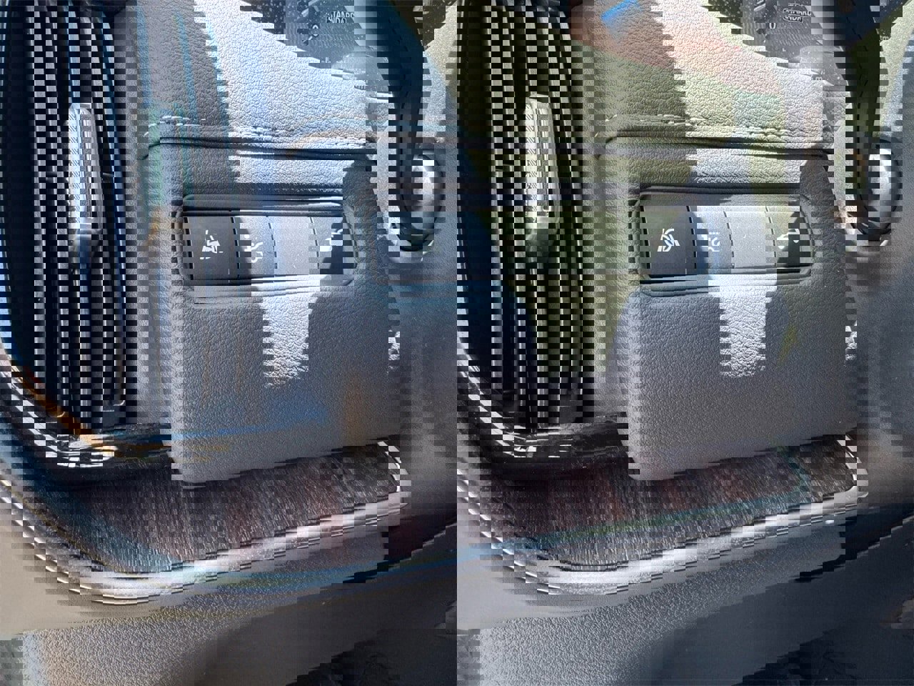 New 2025 Nissan Armada SL w/ Captain's Chari Seat Package image 20