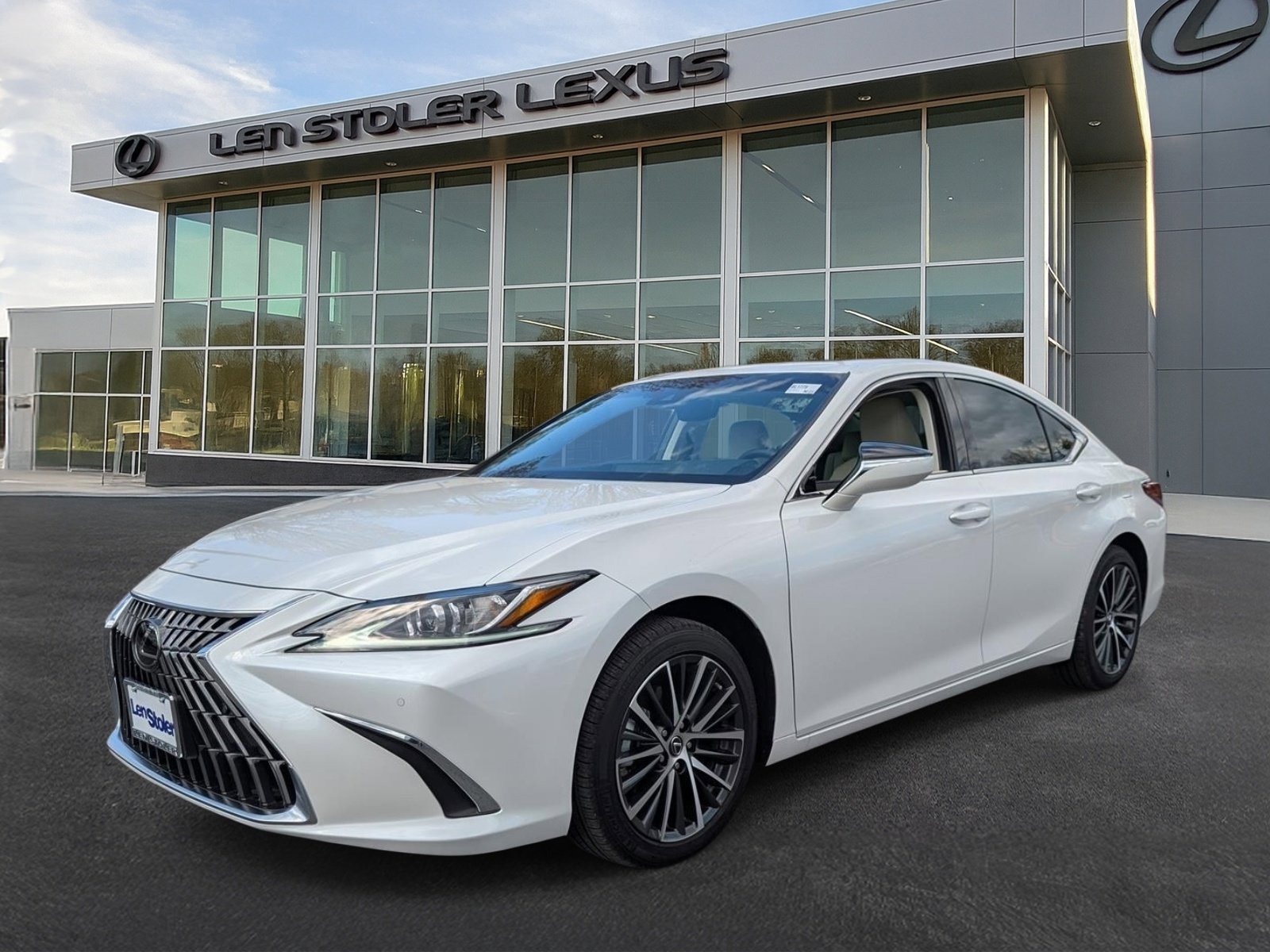 Used 2025 Lexus ES 350 w/ Premium Package image 7