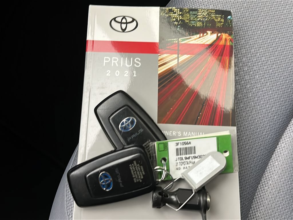 Used 2021 Toyota Prius LE w/ Carpet Mat Package (TMS) AWD/4WD image 28