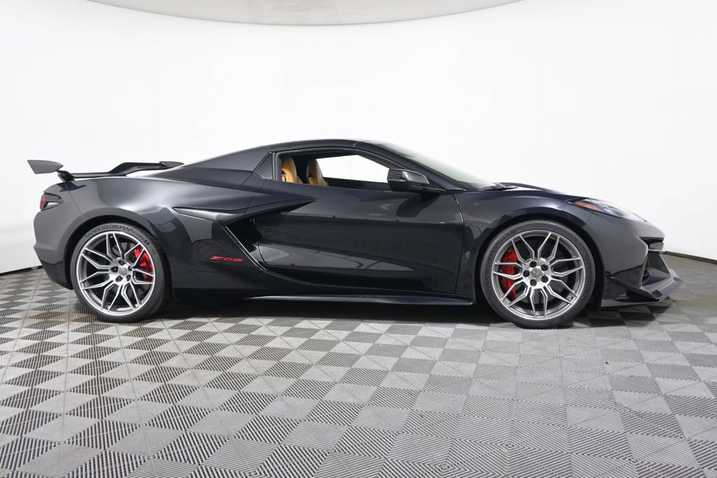 Used 2024 Chevrolet Corvette Z06 w/ Z07 Performance Package RWD image 8
