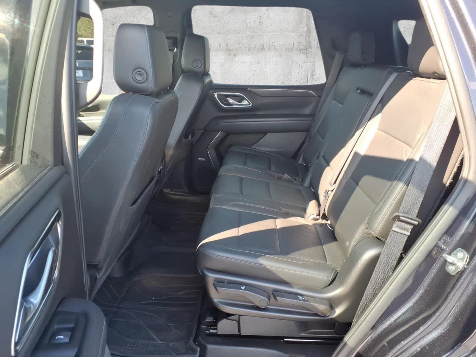 Used 2022 Chevrolet Tahoe Z71 w/ Luxury Package AWD/4WD image 7