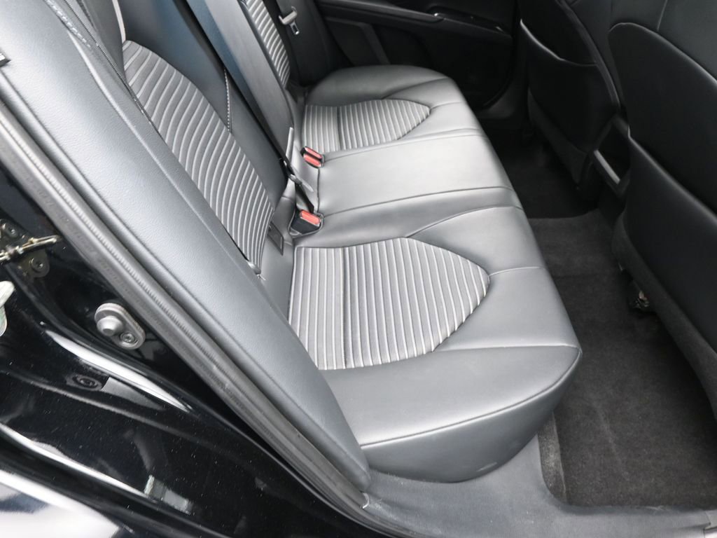 Used 2020 Toyota Camry SE image 35