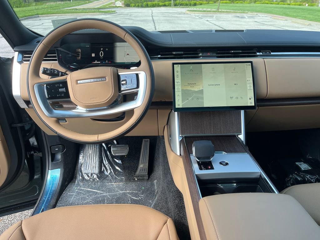 New 2026 Land Rover Range Rover Long Wheelbase SE AWD/4WD image 13