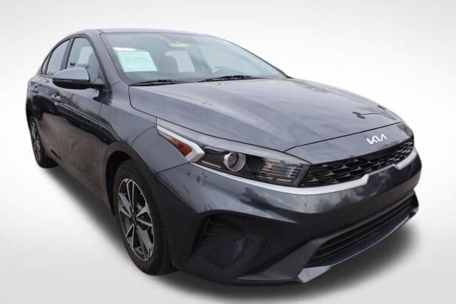 Used 2023 Kia Forte LXS w/ LXS Technology Package image 4