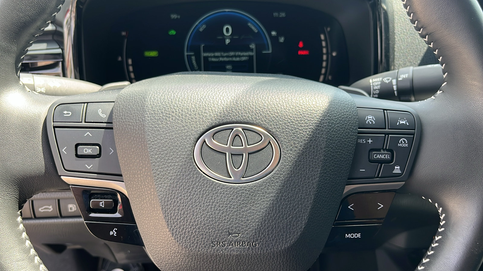 Used 2025 Toyota Camry SE w/ Convenience Package FWD image 15