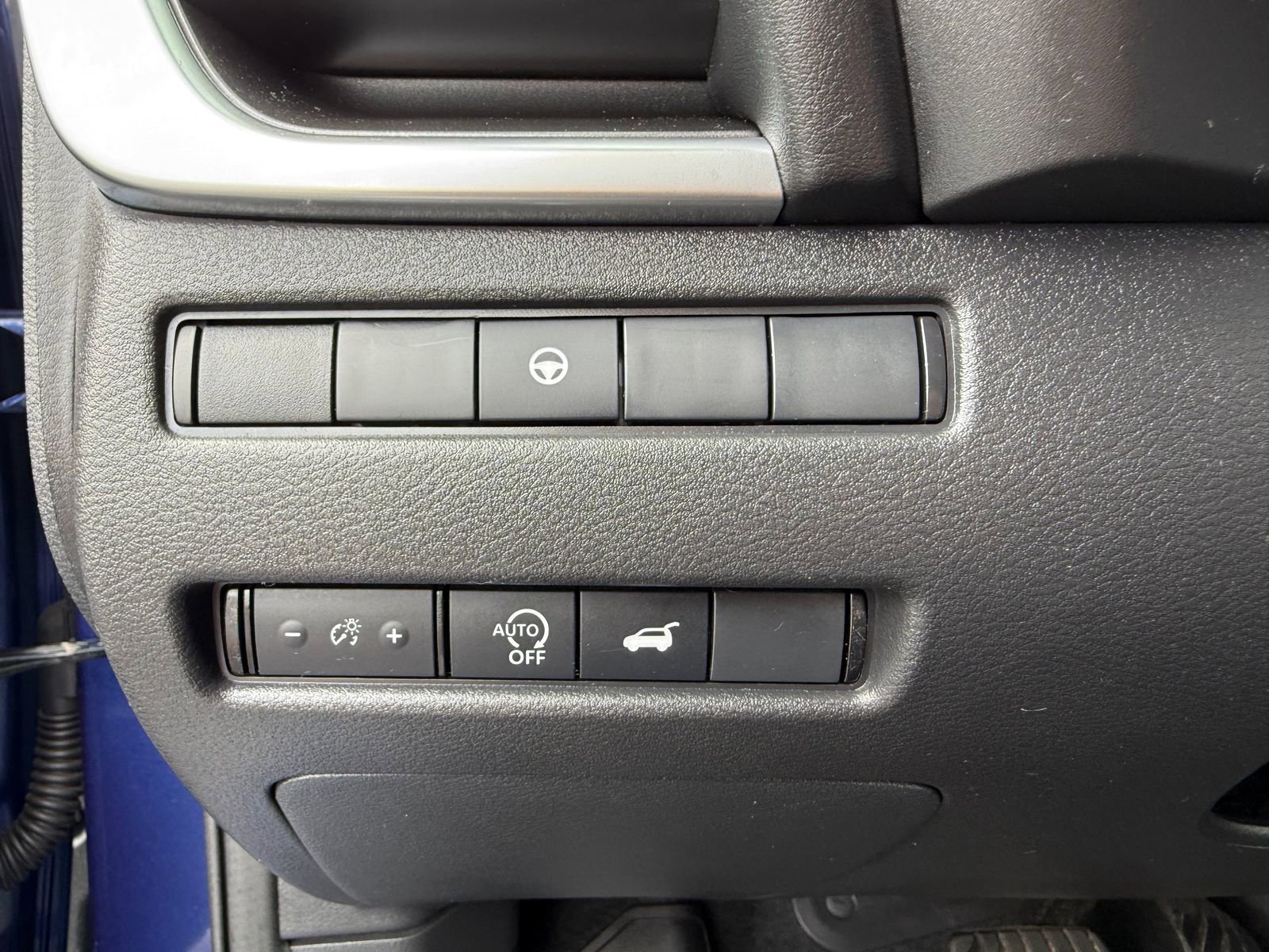 Used 2023 Nissan Rogue SV w/ SV Premium B Package image 21