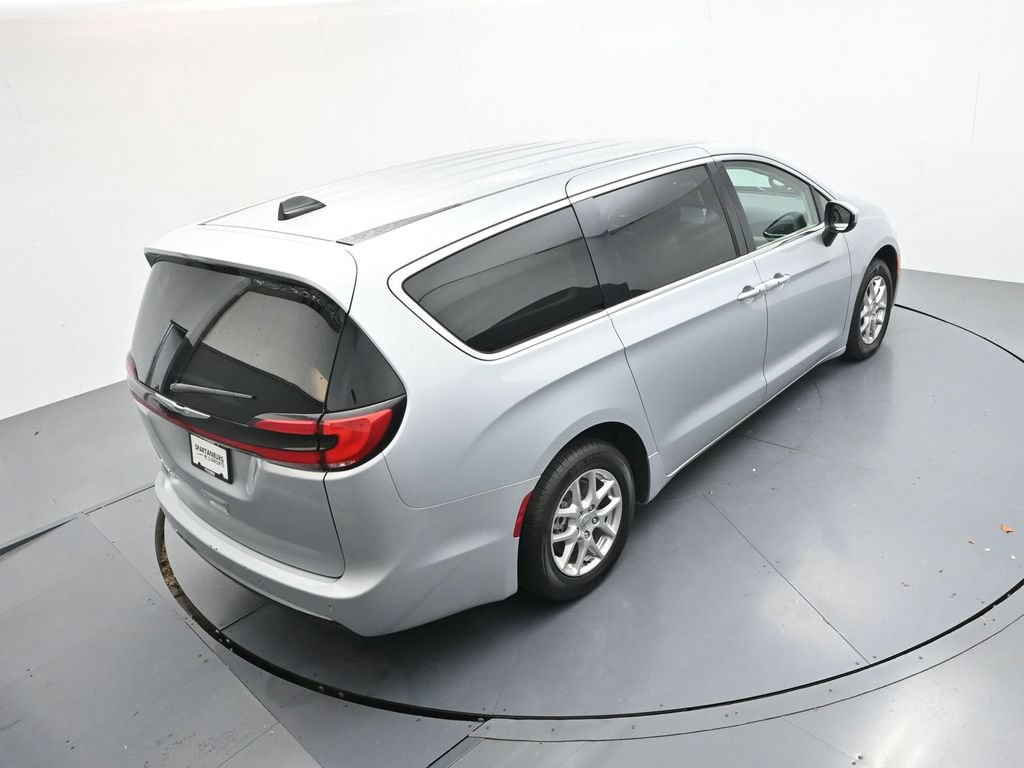 Used 2023 Chrysler Pacifica Touring-L FWD image 24