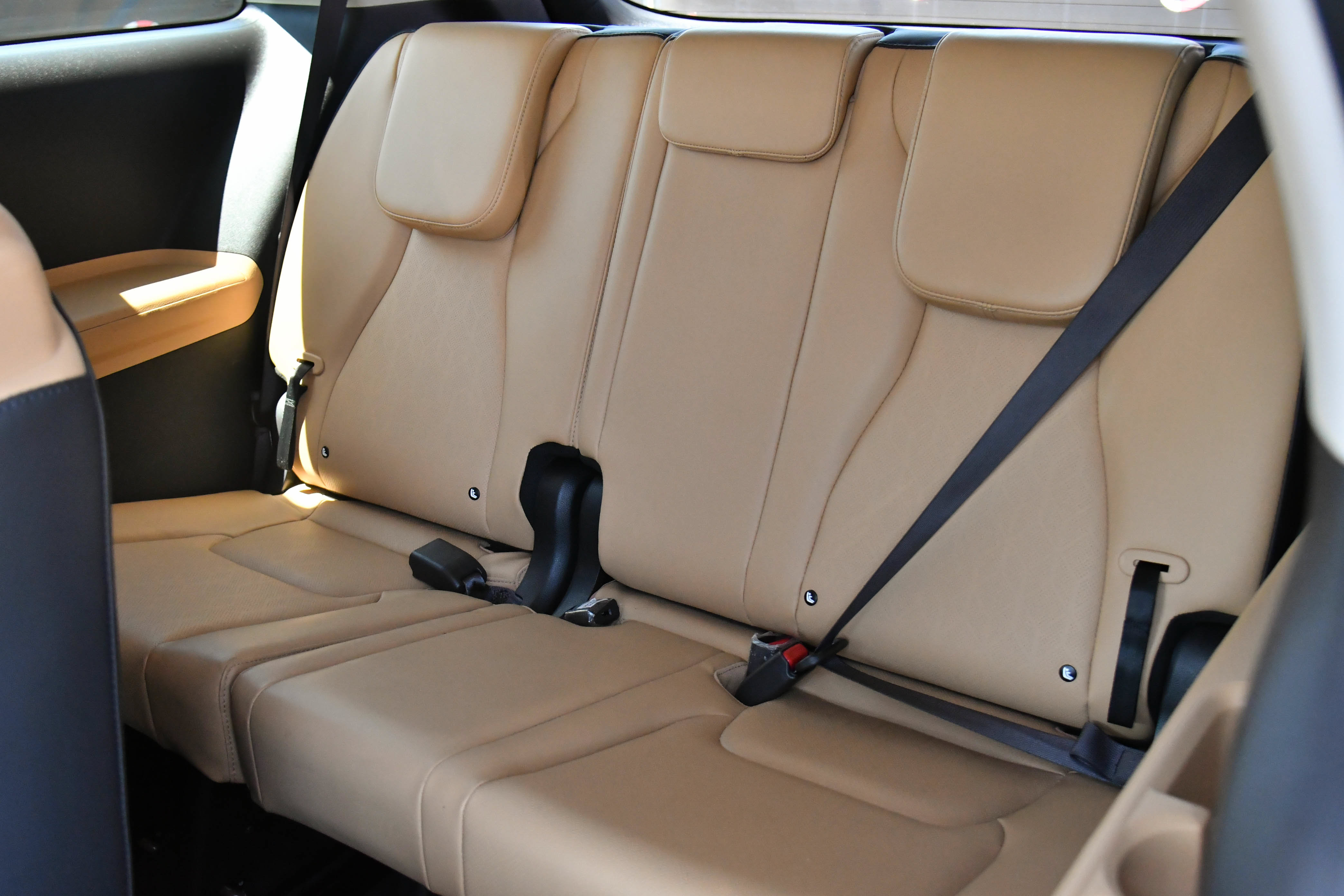 Used 2022 Kia Carnival LX FWD image 36