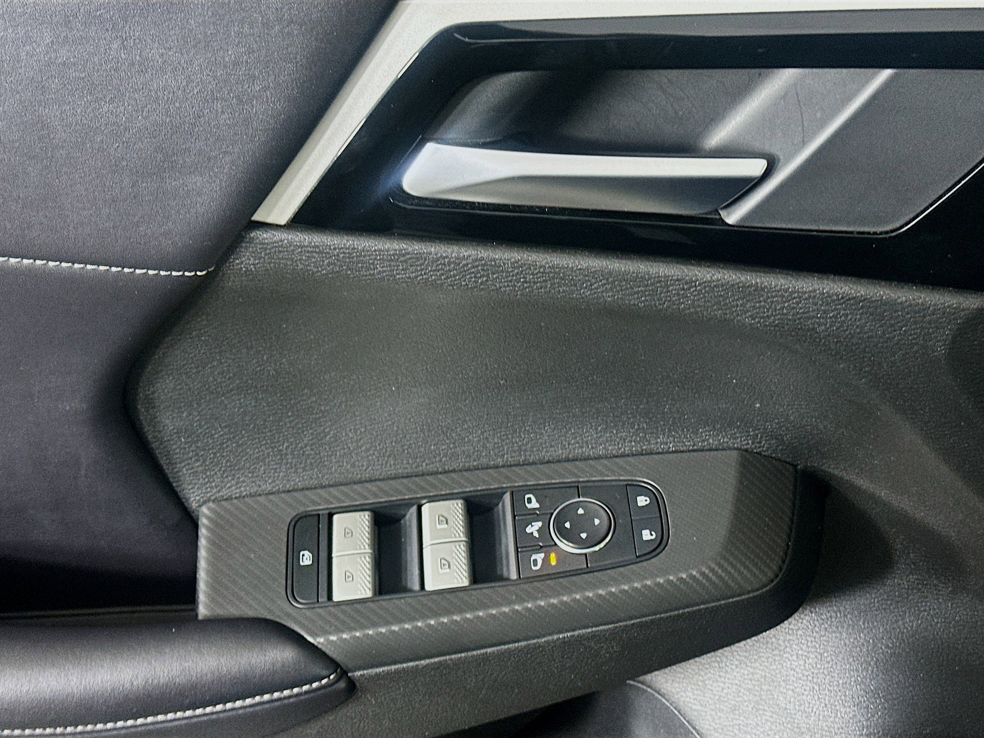 Used 2024 Mitsubishi Outlander SE image 15