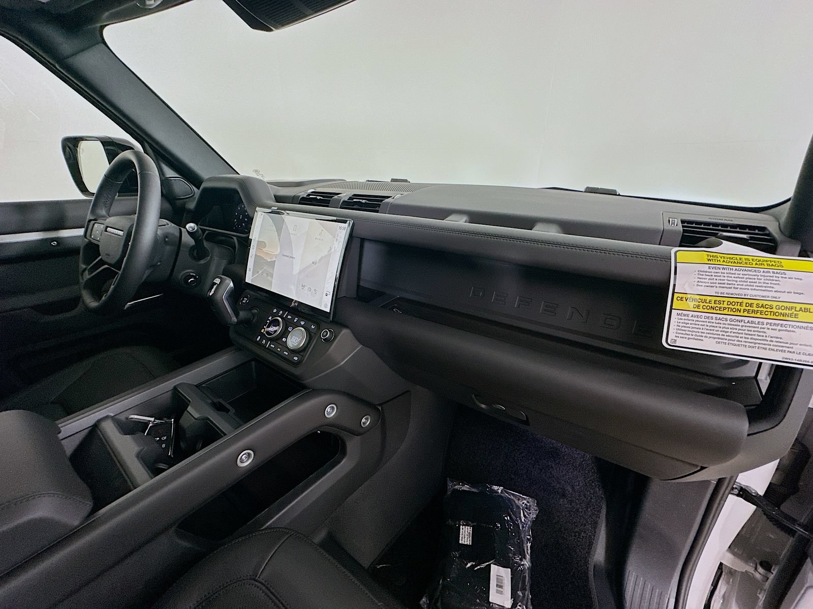 New 2026 Land Rover Defender 130 X-Dynamic SE AWD/4WD image 46