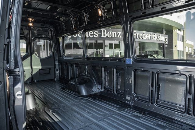 Used 2024 Mercedes-Benz Sprinter 3500 image 32
