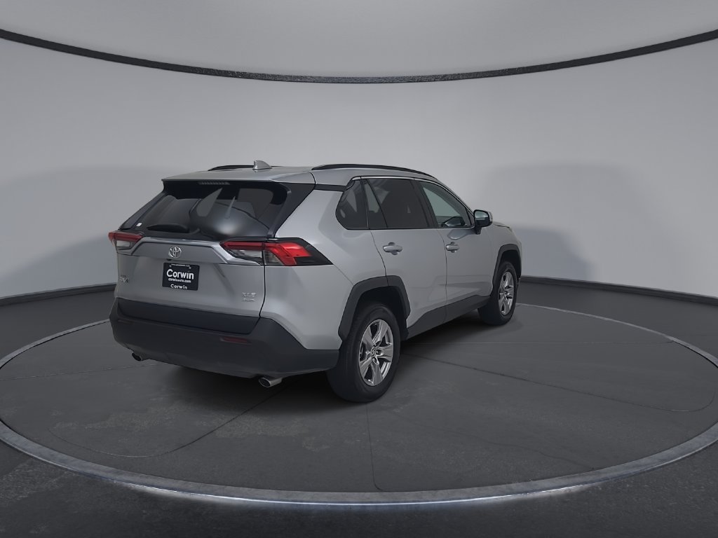 Used 2025 Toyota RAV4 XLE AWD/4WD image 16