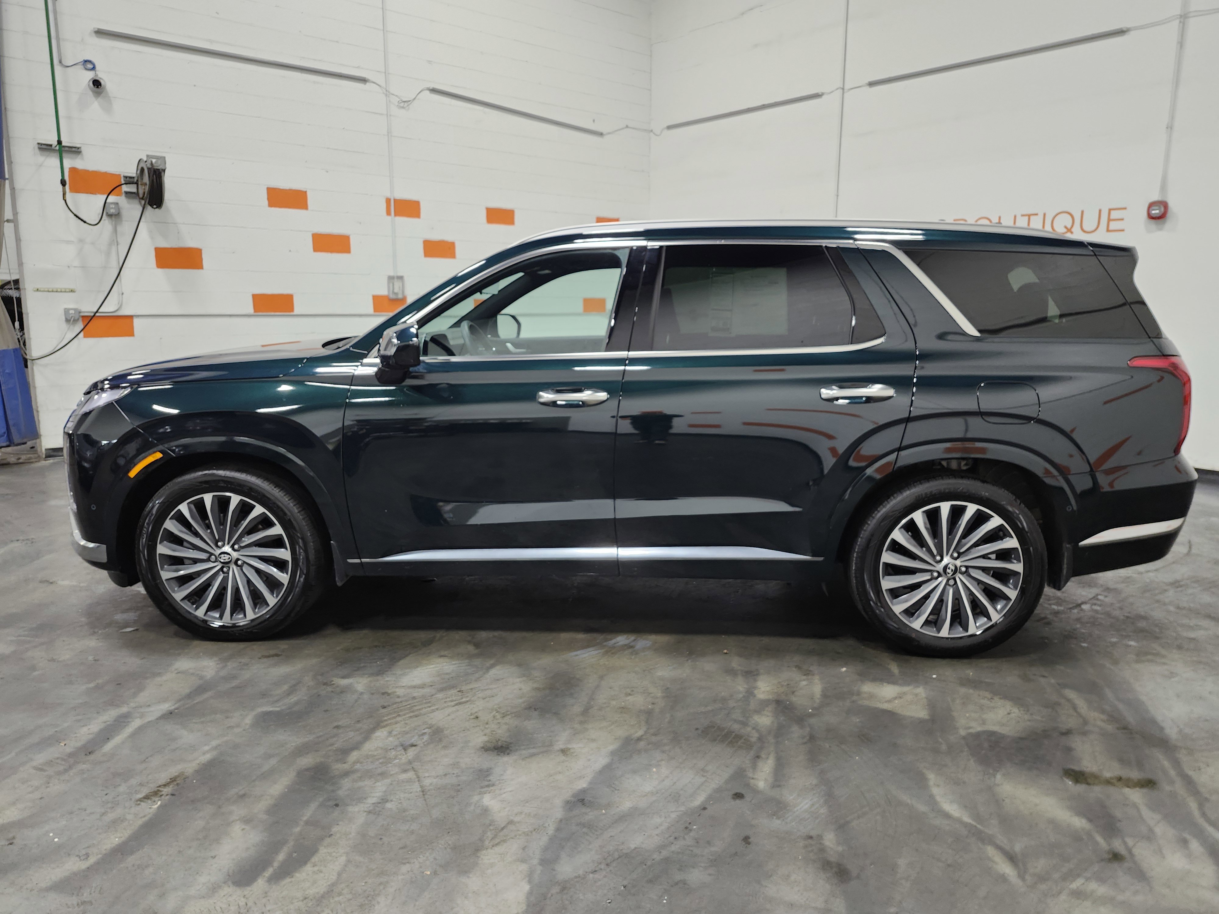 Used 2025 Hyundai Palisade Calligraphy image 18