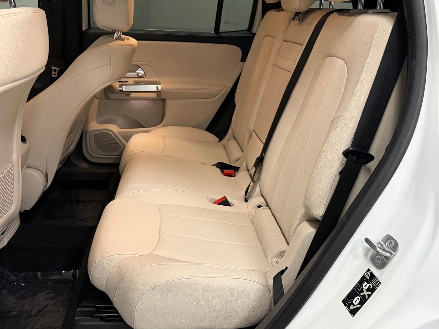 Used 2025 Mercedes-Benz GLB 250 image 37