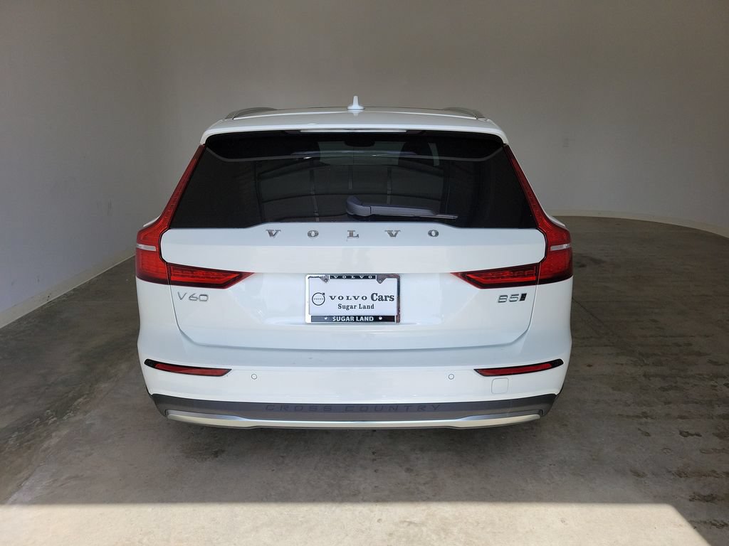 New 2026 Volvo V60 B5 Cross Country Plus w/ Climate Package AWD/4WD image 6