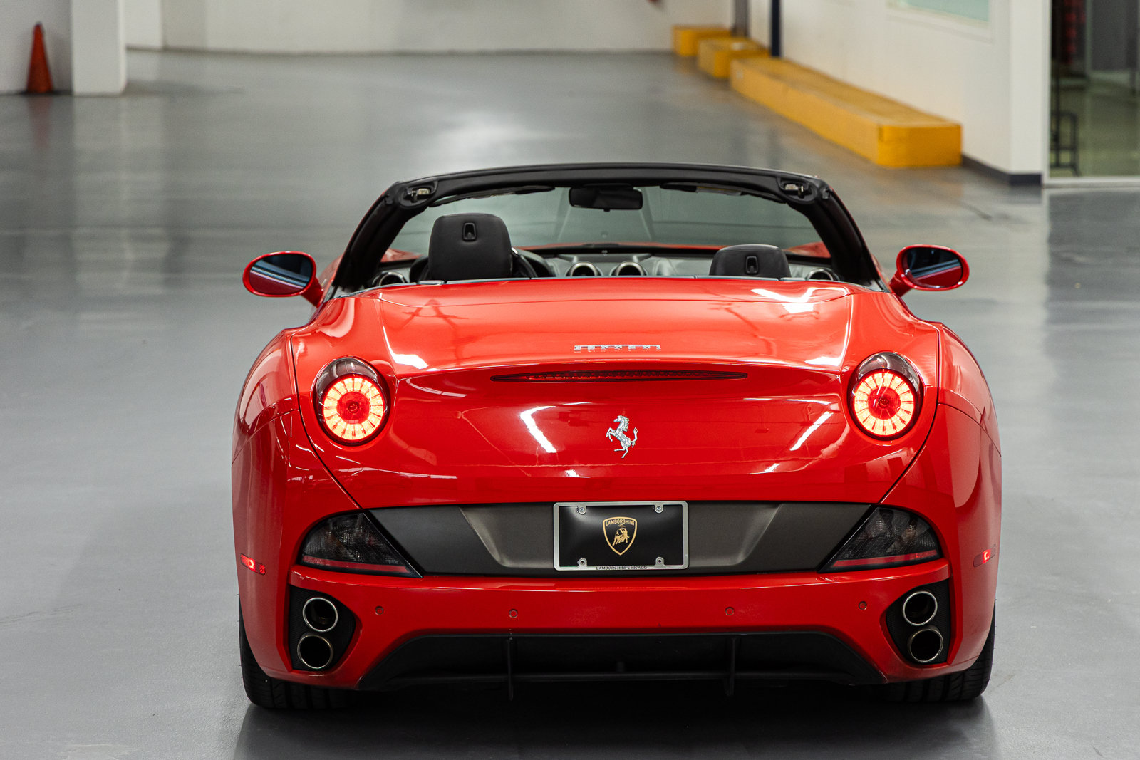 Used 2011 Ferrari California RWD image 7