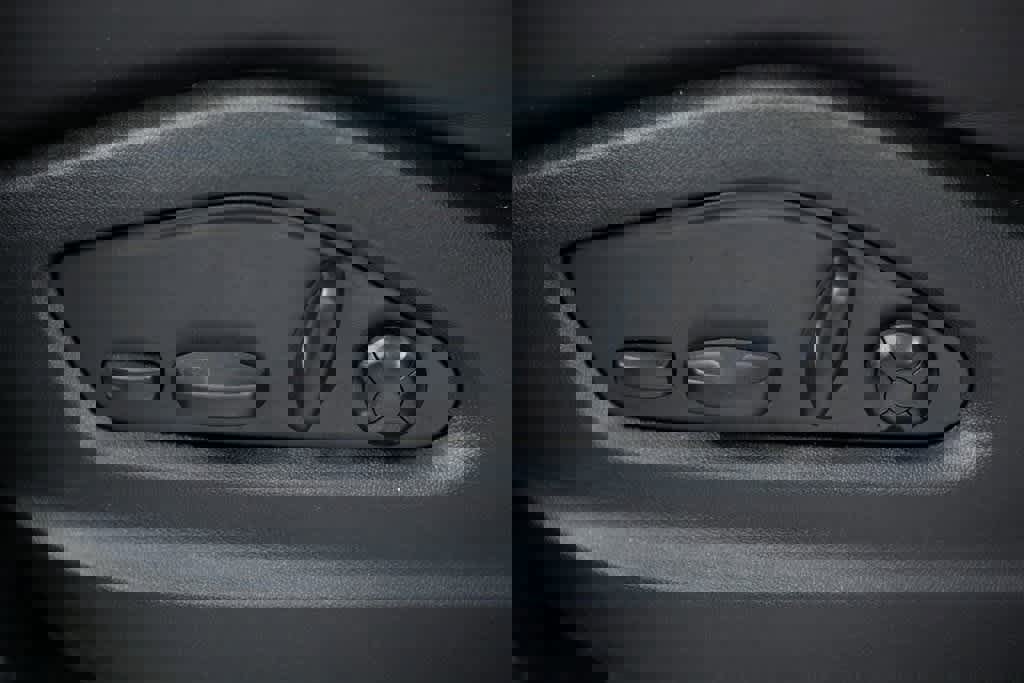 Certified 2025 Porsche Cayenne S image 20