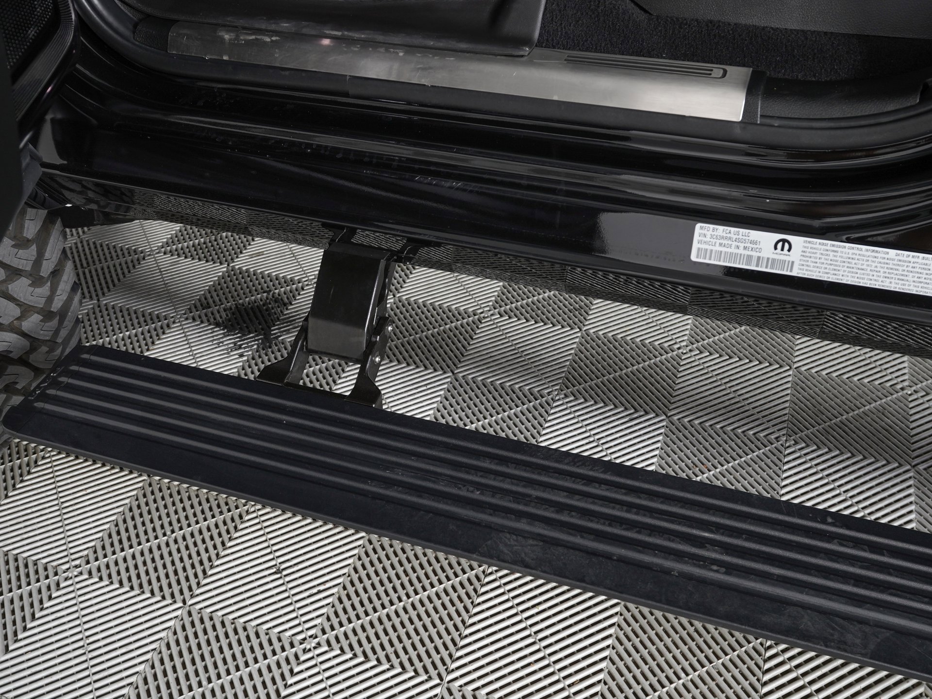 Used 2025 RAM 3500 Limited image 15