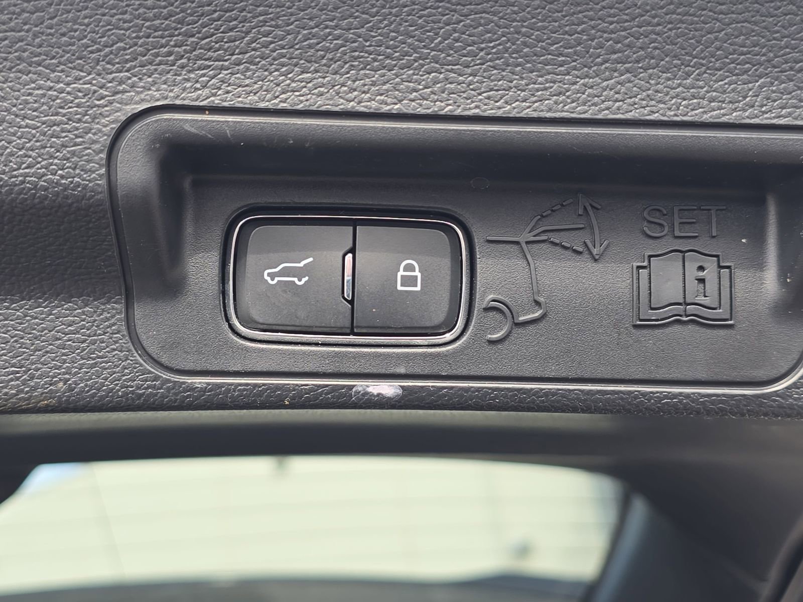 Used 2022 Ford Explorer Limited w/ Equipment Group 301A image 21