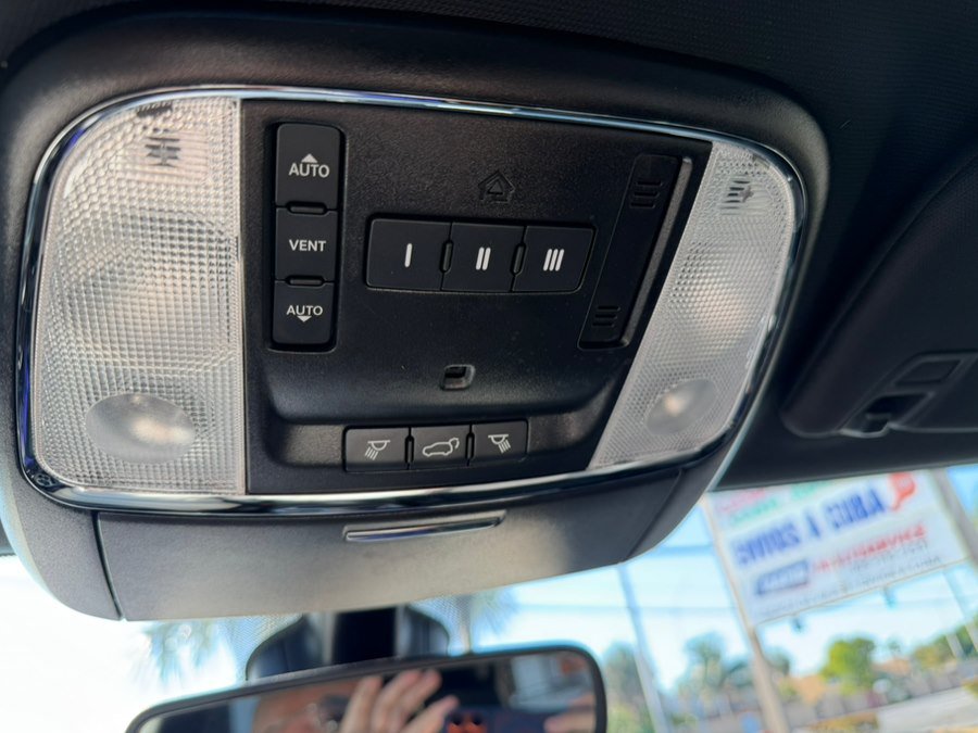 Used 2020 Jeep Grand Cherokee Laredo w/ Security & Convenience Group AWD/4WD image 37