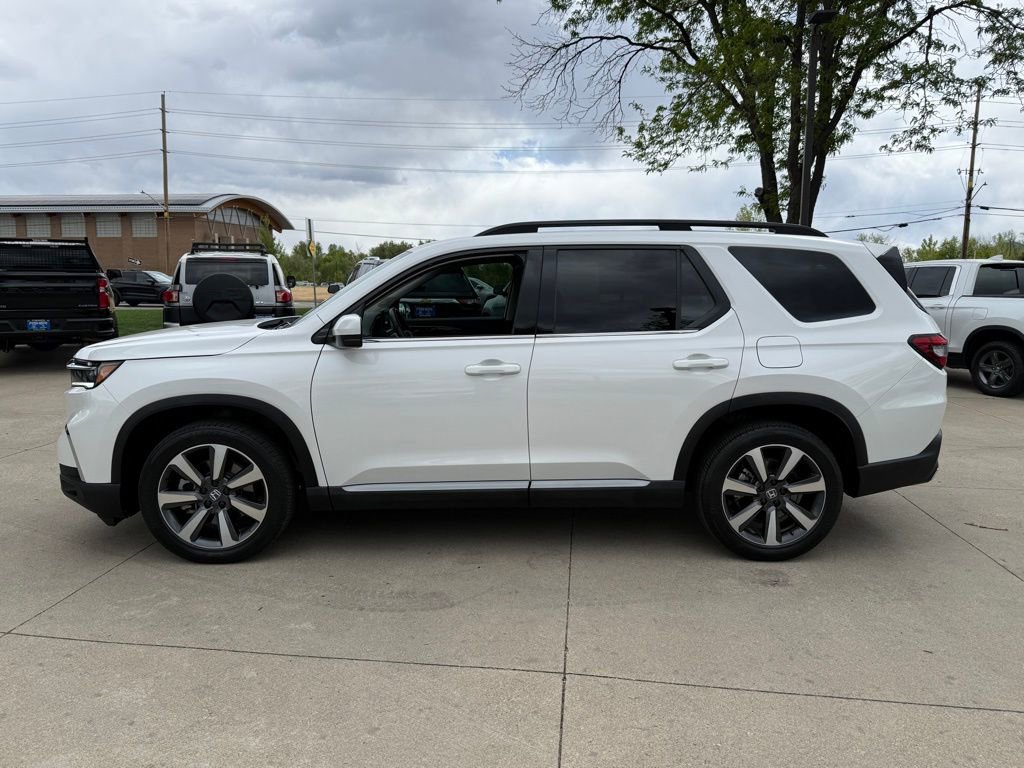 Certified 2025 Honda Pilot Touring image 9